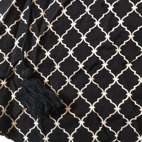 Black Patterned Top - Picture 3 of 4